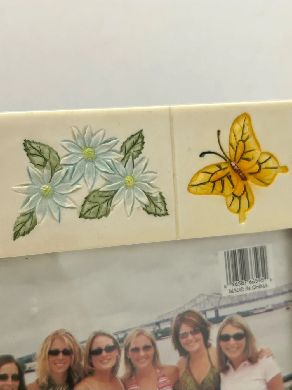 Vintage Photo Frame Friends Floral & Butterfly Carved Design 4 x 6”